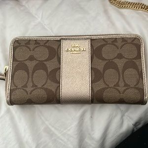 Coach wallet. Great condition -hardly used.